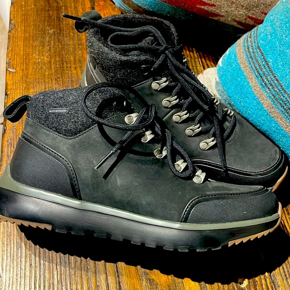 Ugg Olivert waterproof boots mens size 7 - Picture 1 of 7